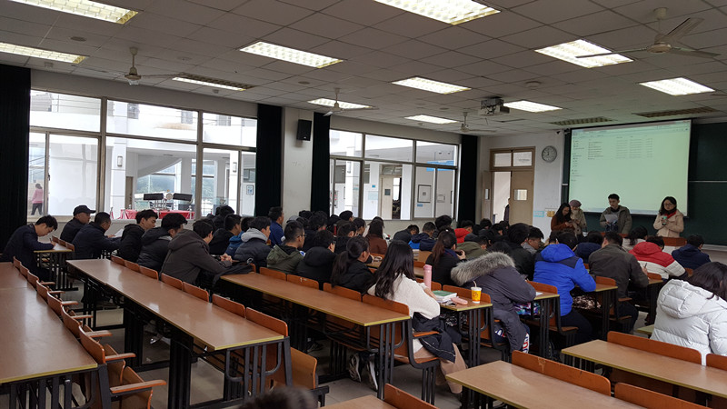2018-2-26-新学期课堂一派生机盎然-成人网
开学查课纪实_副本.jpg