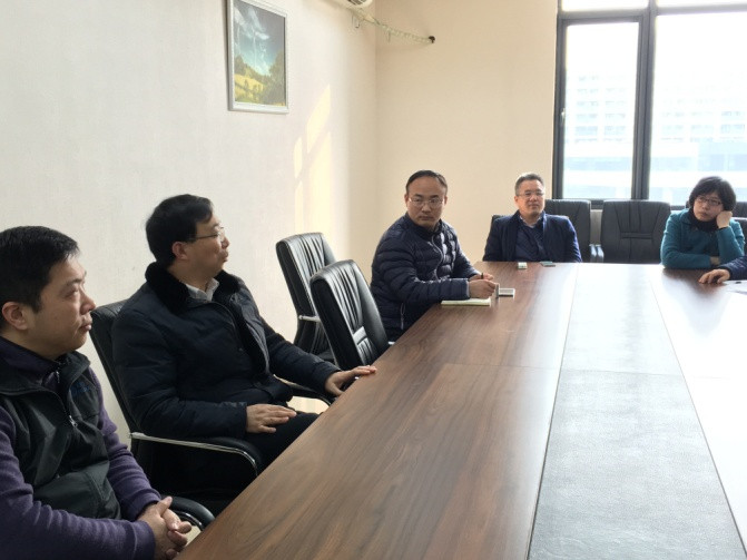 图3成人网
姜斌院长和电气工程党支部党员们进行讨论和交流_副本.jpg